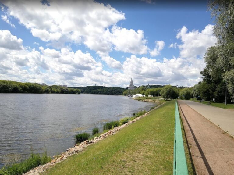 Kolomenskoye Park in Moscow - Moskva river