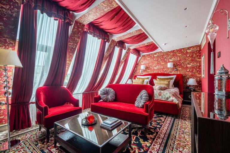 Where to stay in St Petersburg - Featured image