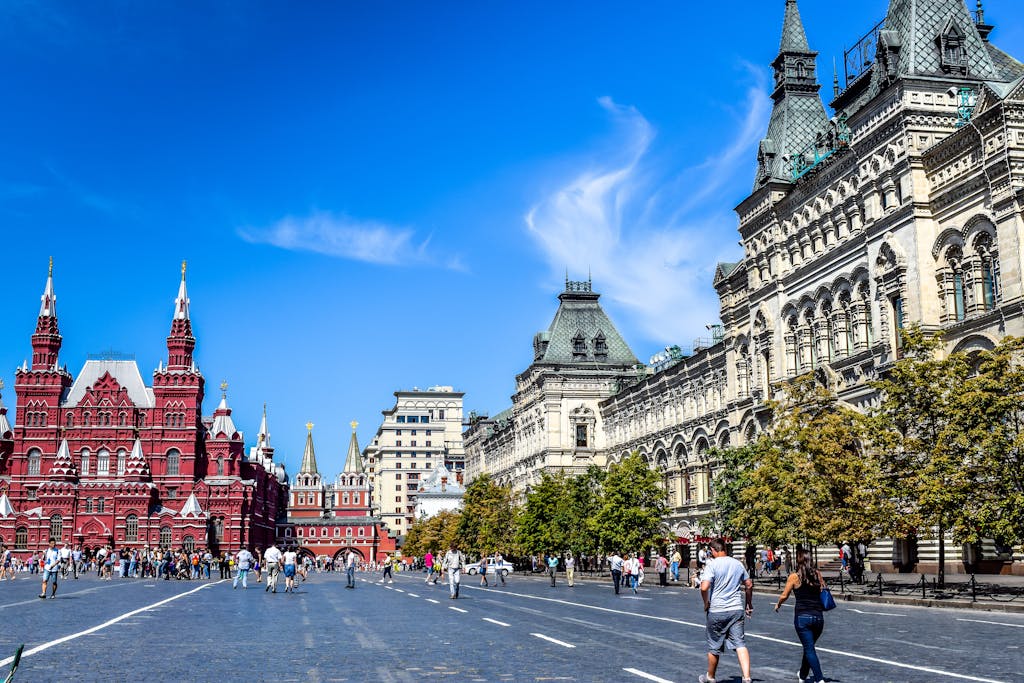Can Tourists Use Credit Cards in Moscow: Essential Travel Tips