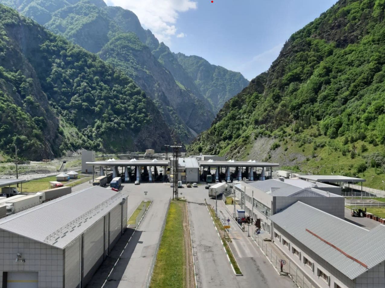 Upper Lars: Georgia–Russia Border Crossing Guide 2026
