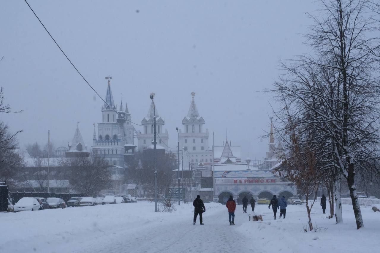 The colourful towers of the Izmailovo Kremlin seen through falling snow